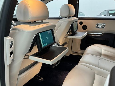 Used 2015 Rolls-Royce Ghost RWD image 38