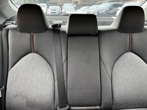 Used 2018 Toyota Camry LE FWD image 22