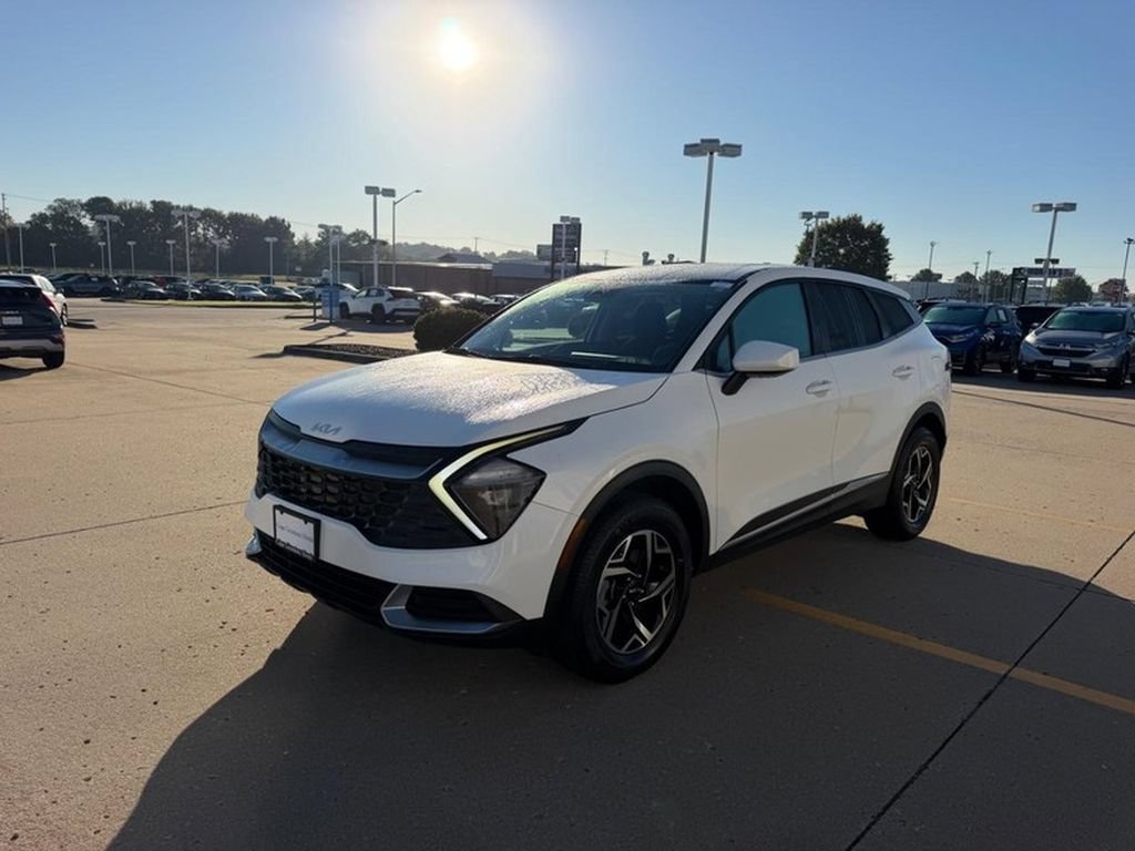 Used 2023 Kia Sportage LX AWD/4WD image 6