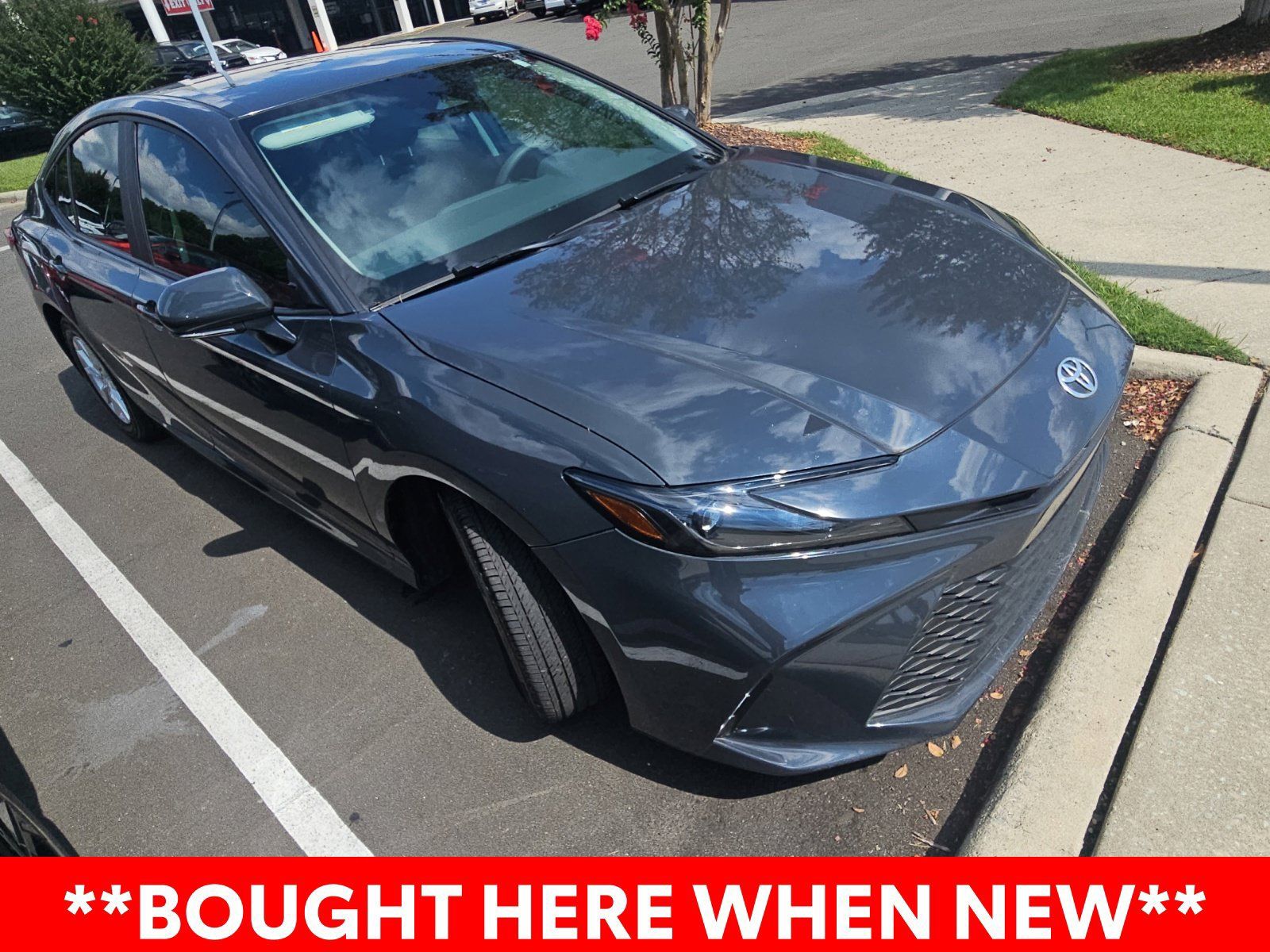 Used 2025 Toyota Camry LE FWD image 3