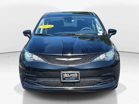 Used 2024 Chrysler Voyager LX FWD image 8