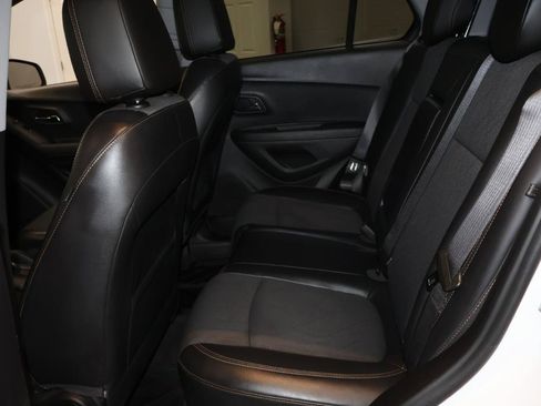 Used 2019 Chevrolet Trax LT w/ LT Convenience Package AWD/4WD image 12