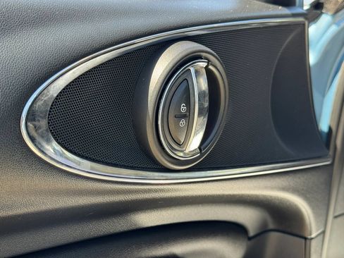 Used 2017 MINI Cooper Clubman FWD image 11