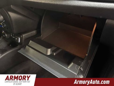 Used 2023 Jeep Renegade Latitude image 37