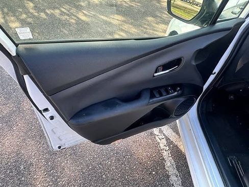 Used 2019 Toyota Prius LE FWD image 11