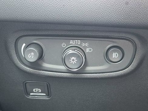 Used 2024 GMC Terrain SLT FWD image 19