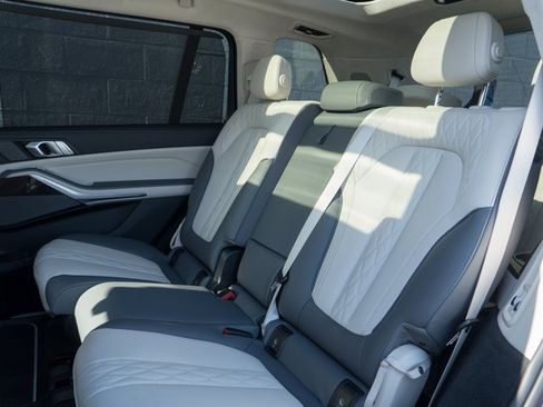 Used 2024 BMW X7 xDrive40i w/ Executive Package image 18