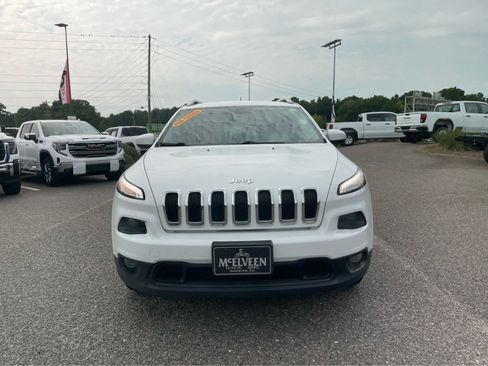 Used 2015 Jeep Cherokee Latitude w/ Cold Weather Group AWD/4WD image 2