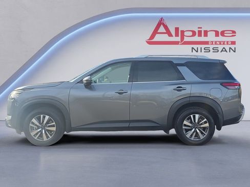 Used 2024 Nissan Pathfinder SL image 2