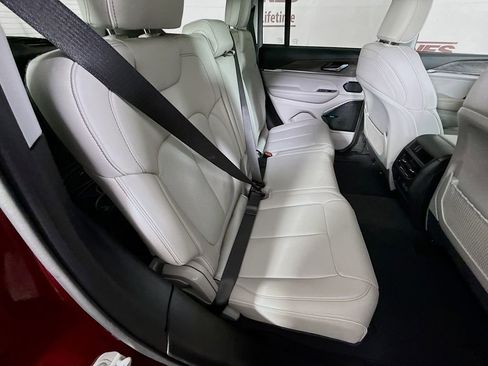 Used 2022 Jeep Grand Cherokee Overland image 34