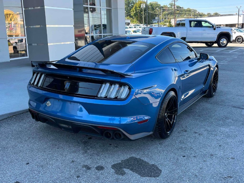 Used 2019 Ford Mustang Shelby GT350 w/ Technology Package RWD image 3