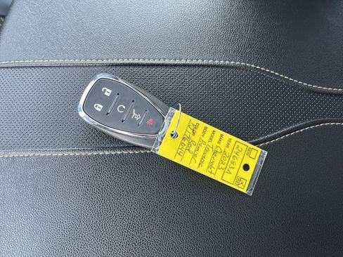 Used 2023 Chevrolet Traverse Premier image 41