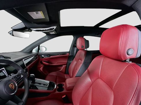 Certified 2024 Porsche Macan AWD/4WD image 14