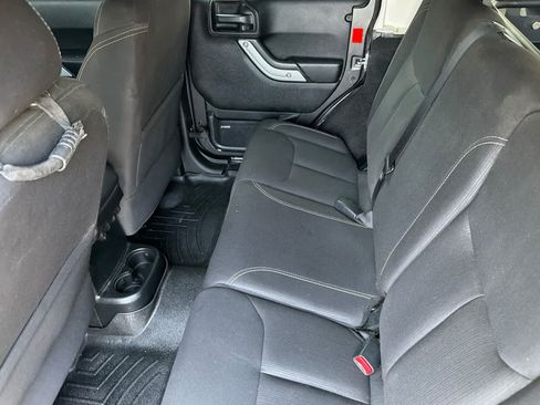 Used 2016 Jeep Wrangler Unlimited Sahara w/ Connectivity Group AWD/4WD image 4