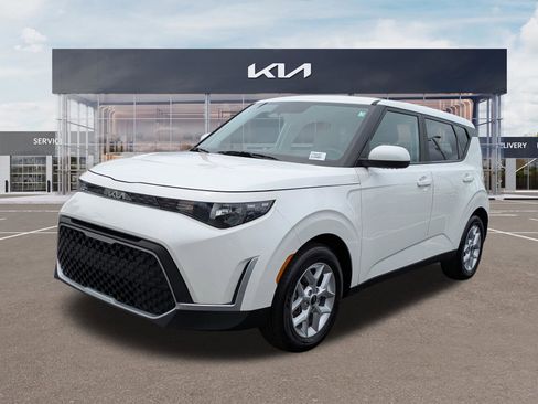 Certified 2023 Kia Soul LX w/ LX Technology Package FWD image 6