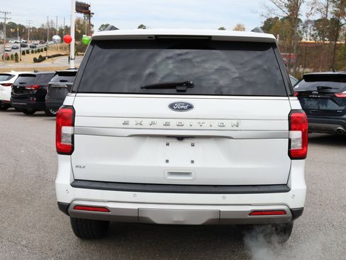 Used 2022 Ford Expedition XLT image 4