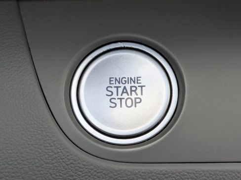 Used 2025 Hyundai Elantra SEL FWD image 35