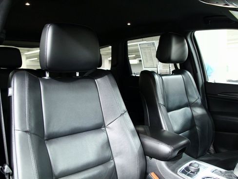 Used 2018 Jeep Grand Cherokee Limited image 24