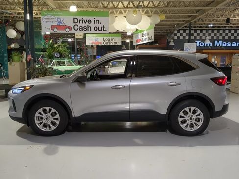 Used 2024 Ford Escape Active w/ Tech Pack #1 AWD/4WD image 11