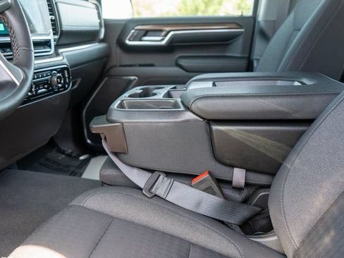Used 2023 Chevrolet Silverado 1500 LT AWD/4WD image 18