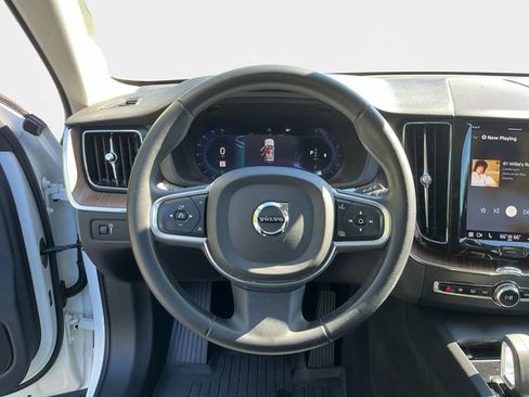 Used 2022 Volvo XC60 B5 Momentum AWD/4WD image 12