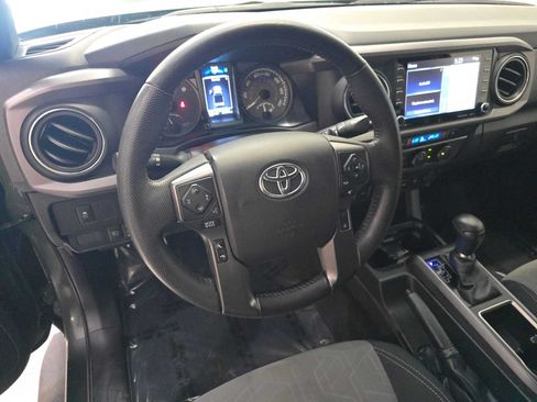Certified 2022 Toyota Tacoma TRD Off-Road w/ TRD Premium Off Road Package AWD/4WD image 2