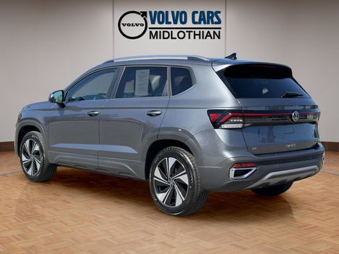 Used 2025 Volkswagen Taos SE AWD/4WD image 21