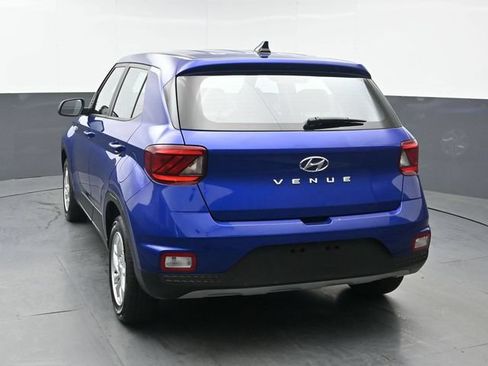 Used 2022 Hyundai Venue SE FWD image 3