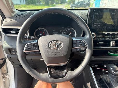 Used 2021 Toyota Highlander Platinum AWD/4WD image 17