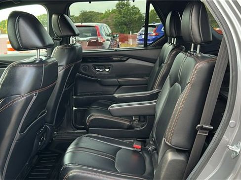 Used 2025 Honda Pilot TrailSport image 24