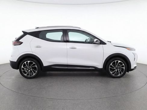 Used 2023 Chevrolet Bolt EUV Premier w/ Sun & Sound Package FWD image 7
