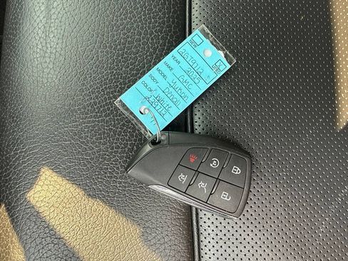 Used 2025 GMC Yukon Denali AWD/4WD image 35