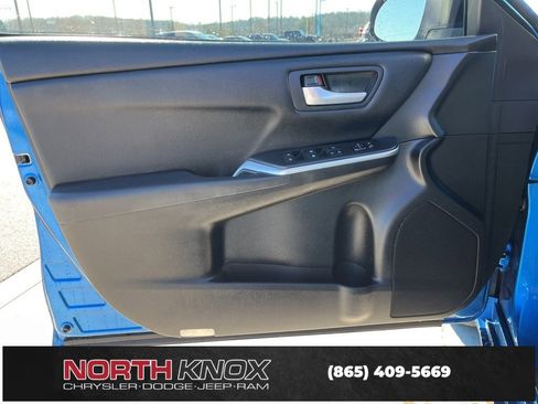 Used 2016 Toyota Camry SE image 5