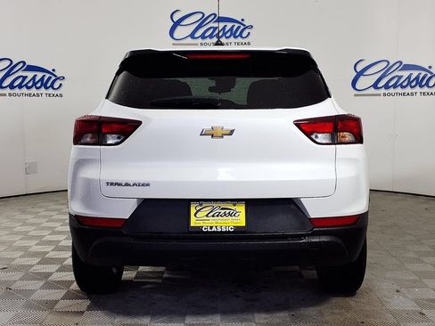 Used 2024 Chevrolet TrailBlazer LS w/ LS Convenience Package FWD image 4