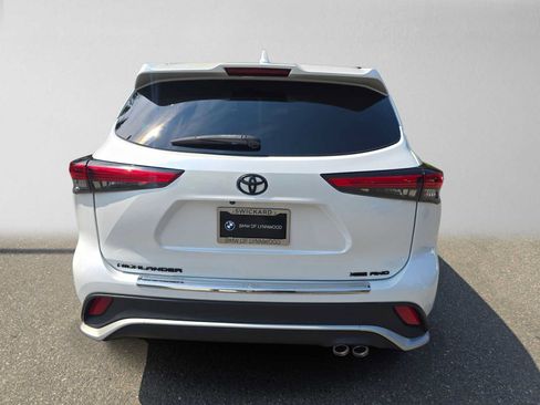 Used 2022 Toyota Highlander XSE AWD/4WD image 4
