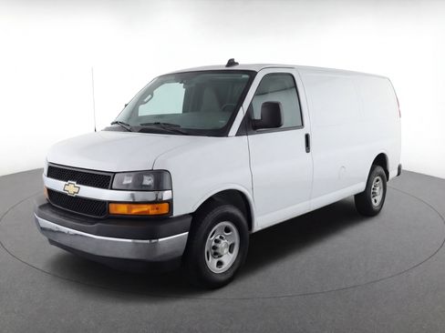 Used 2025 Chevrolet Express 3500 LT w/ LT Preferred Equipment Group image 3
