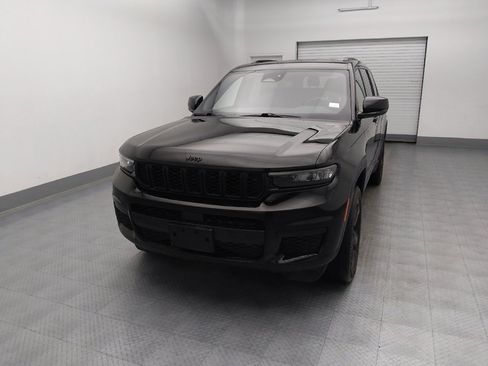 Used 2023 Jeep Grand Cherokee L Laredo image 15