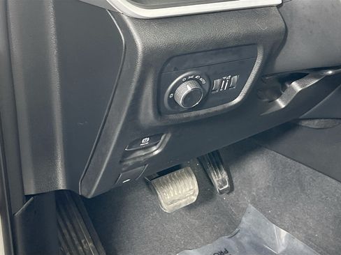 Used 2023 Jeep Grand Cherokee Altitude AWD/4WD image 10