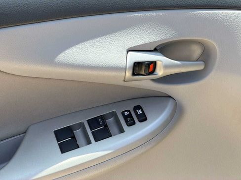 Used 2013 Toyota Corolla LE FWD image 14