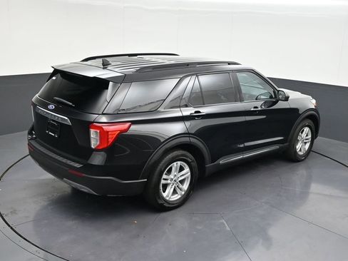 Used 2024 Ford Explorer XLT w/ Equipment Group 202A RWD image 21