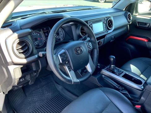 Used 2017 Toyota Tacoma SR5 w/ Tow Package image 18