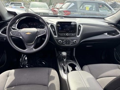 Used 2025 Chevrolet Malibu LT image 16