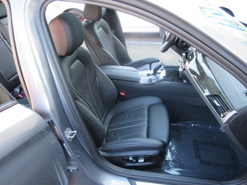 Used 2023 BMW 540i w/ M Sport Package image 23