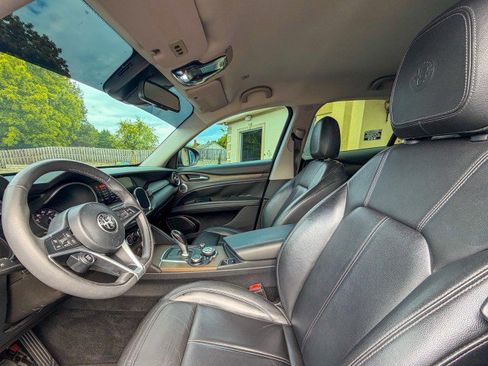 Used 2018 Alfa Romeo Stelvio Ti AWD/4WD image 5