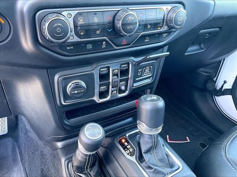 Used 2023 Jeep Wrangler Unlimited Sahara w/ Cold Weather Group AWD/4WD image 25