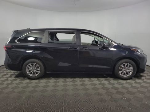 Used 2024 Toyota Sienna LE image 10