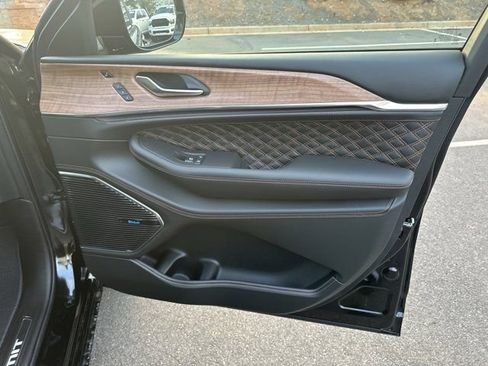 New 2025 Jeep Grand Cherokee Summit image 14