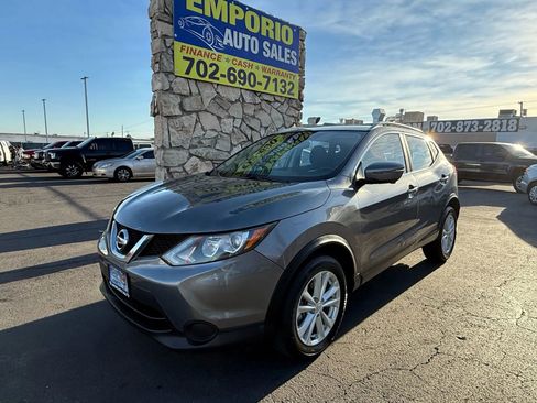 Used 2017 Nissan Rogue Sport SV w/ SV Premium Package image 2