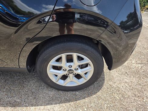 Used 2025 Kia Soul LX w/ LX Technology Package FWD image 25