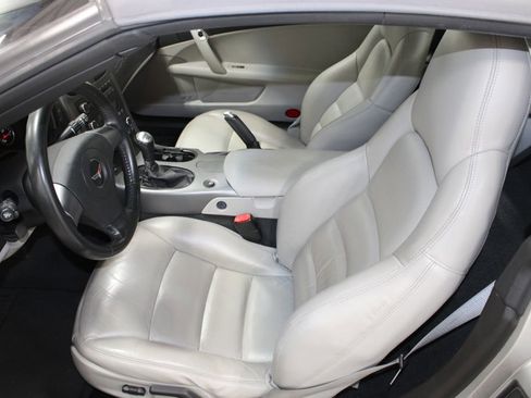 Used 2006 Chevrolet Corvette Convertible w/ Preferred Equipment Group RWD image 18